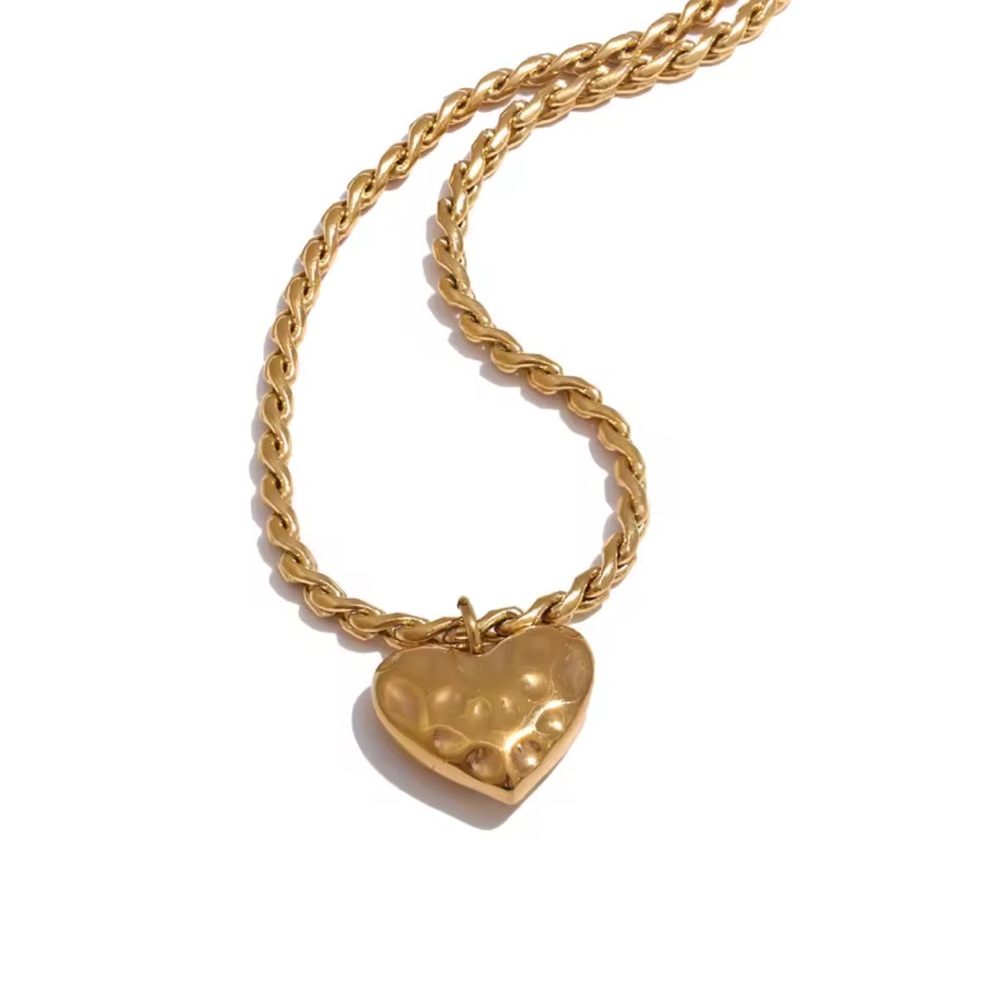 NWOT Bijoux Femme Gold Heart Pendant Necklace
